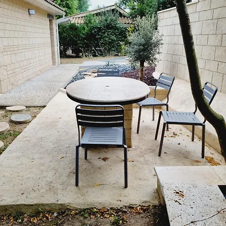 Maisonnette En Bord De Riviere