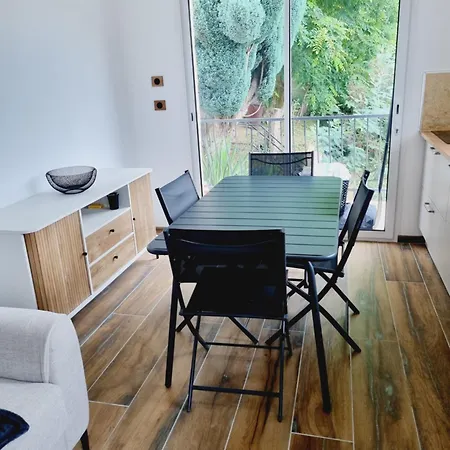 Maisonnette En Bord De Riviere *