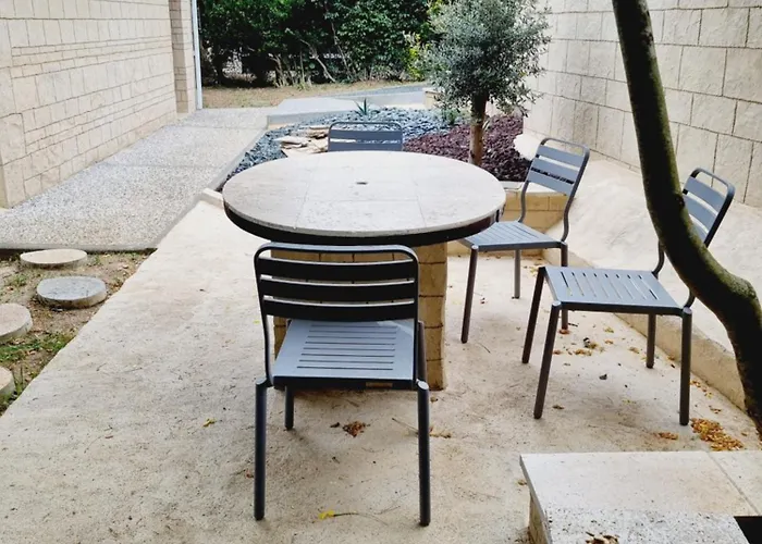 Maisonnette En Bord De Riviere